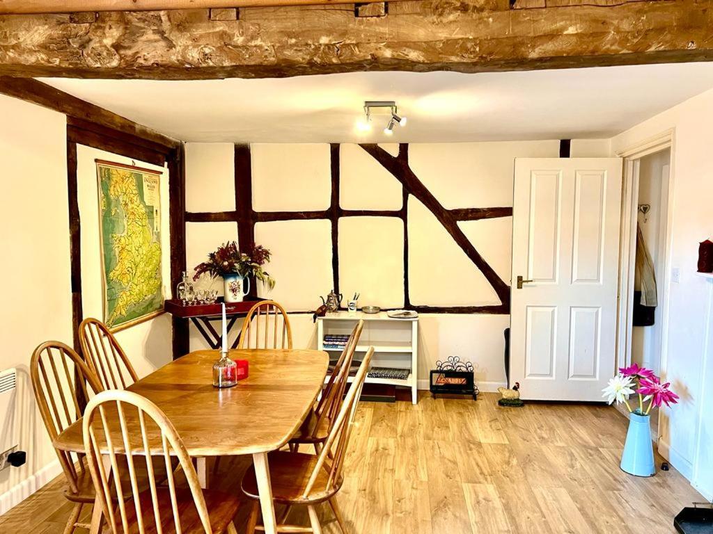Charming 2 bed flat market square in Oxfordshire - Housity