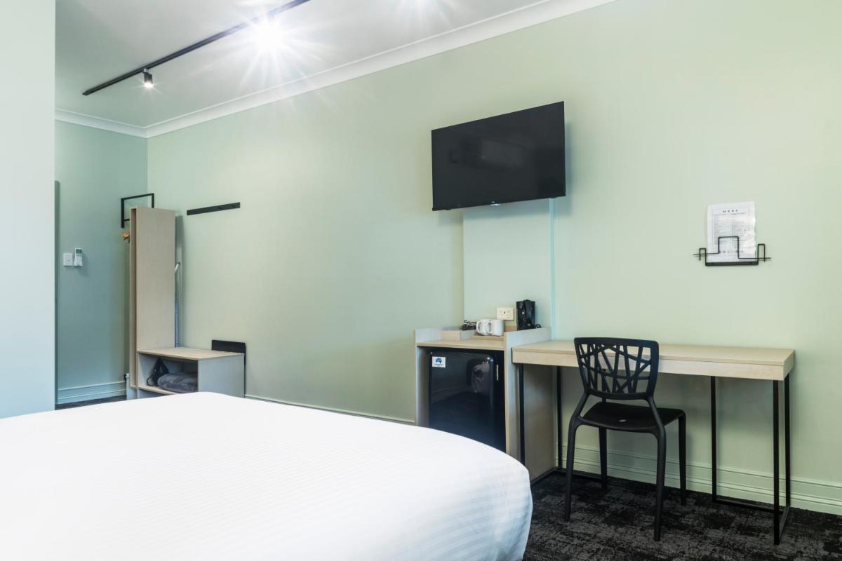 Nightcap at Atherton Hotel - Housity