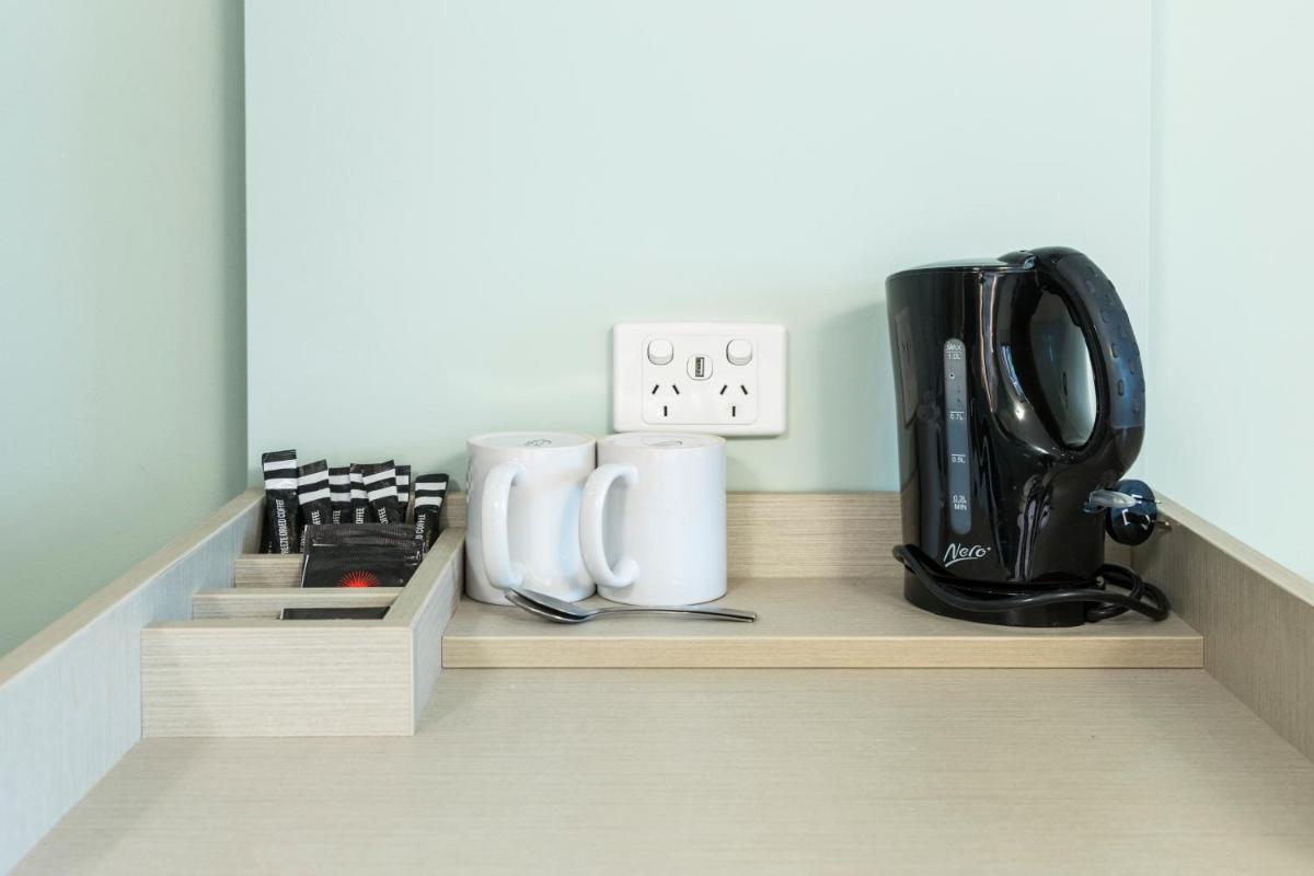 Nightcap at Atherton Hotel - Housity