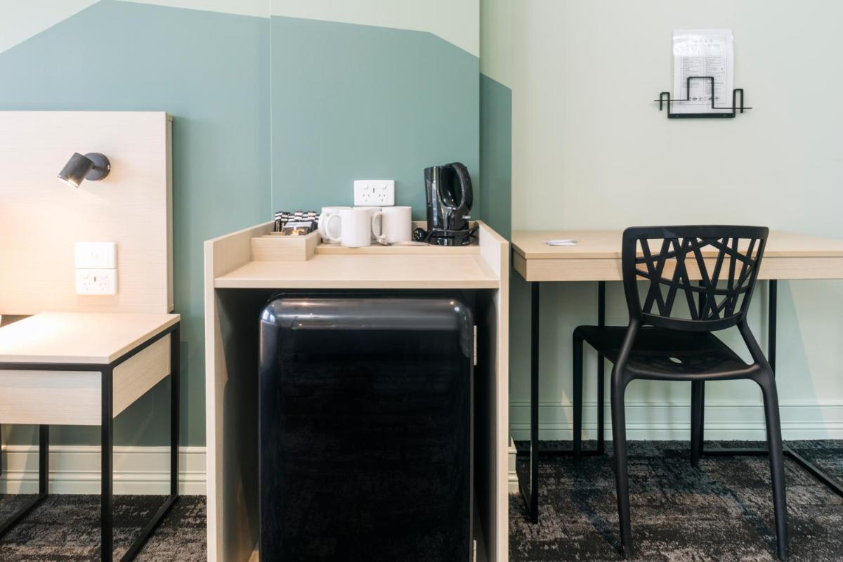 Nightcap at Atherton Hotel - Housity