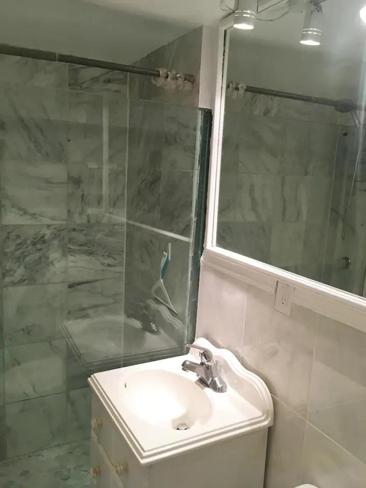 Central Victorian 1-Bed Getaway- National Mall - Housity