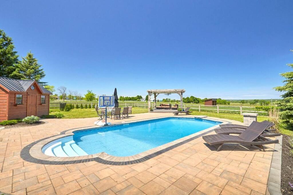 Farmhouse Guest Suite, Pool, hot tub, horses - Housity