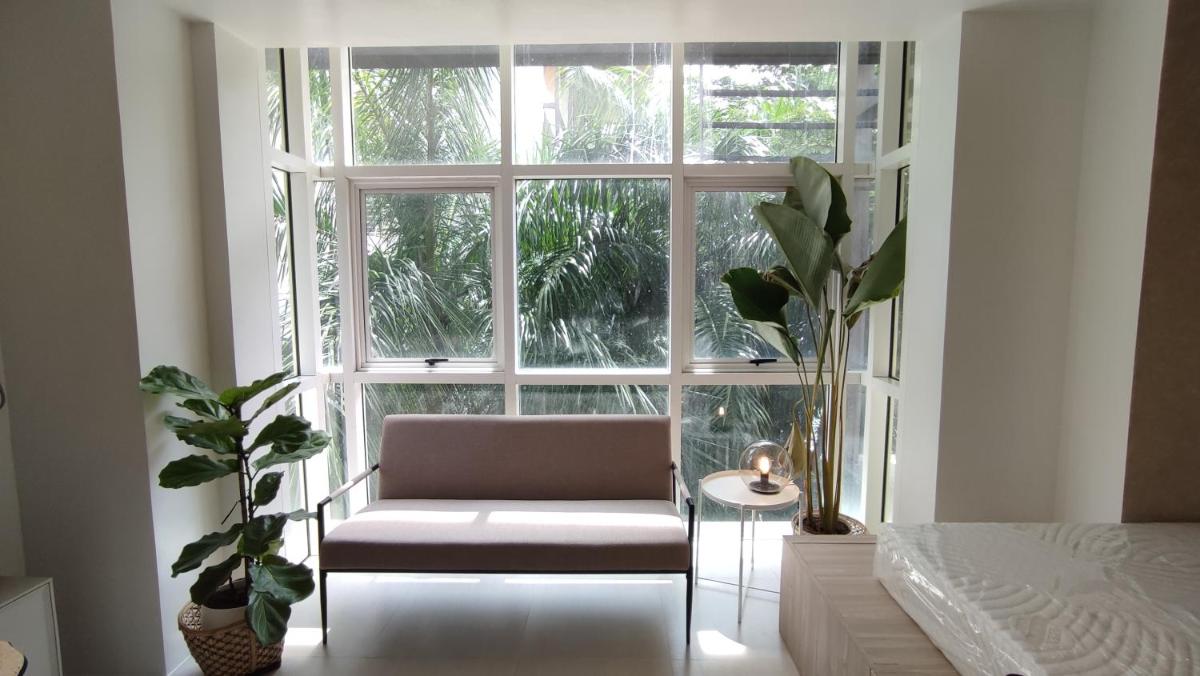 Pico de Loro - Stylish Condo by HabiSpace at Jacana A - Housity