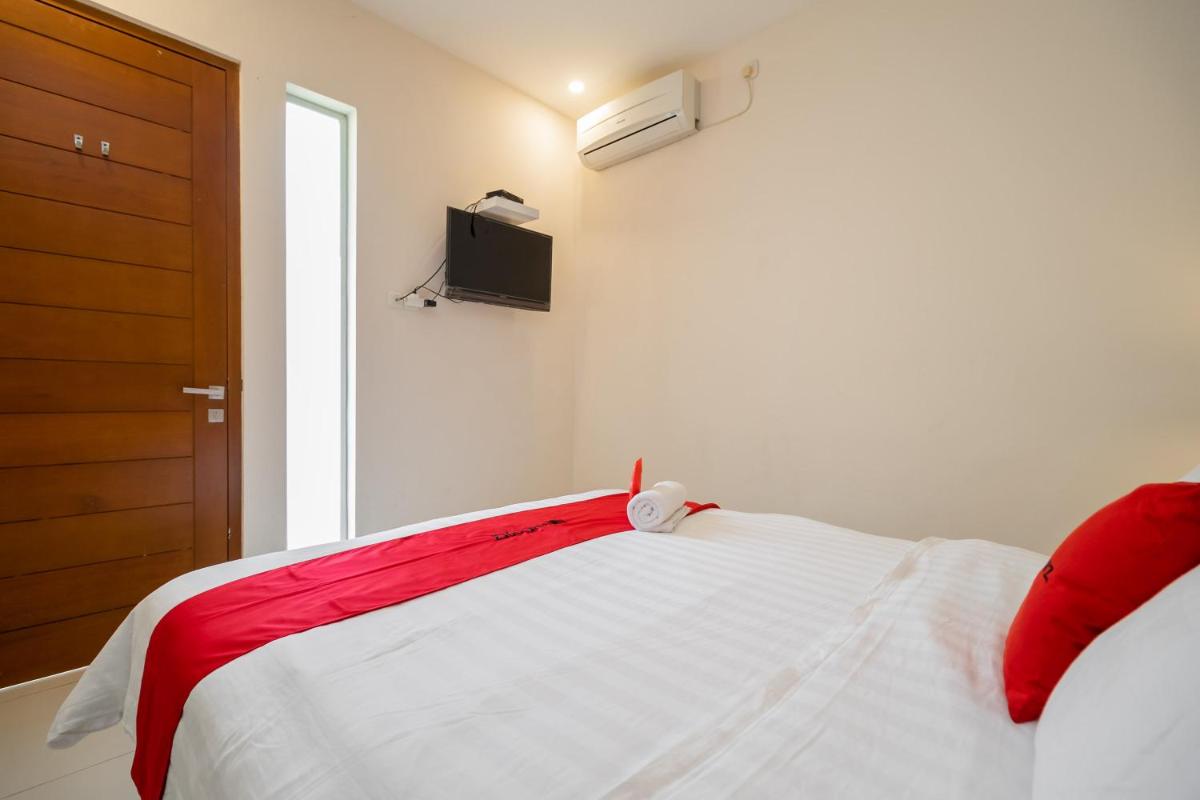 RedDoorz near Transmart Kalimalang - Hizvo