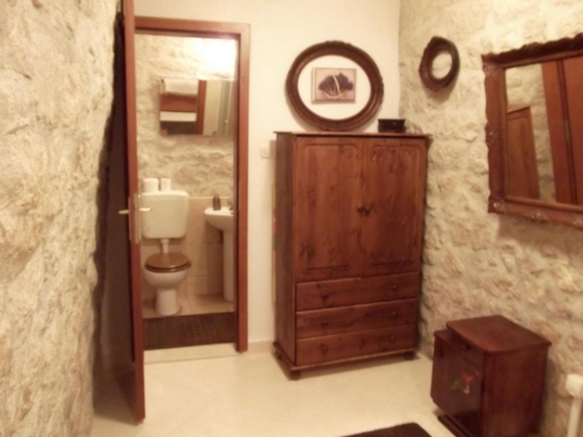Apartments by the sea Blace, Neretva Delta - Usce Neretve - 16068 - Housity