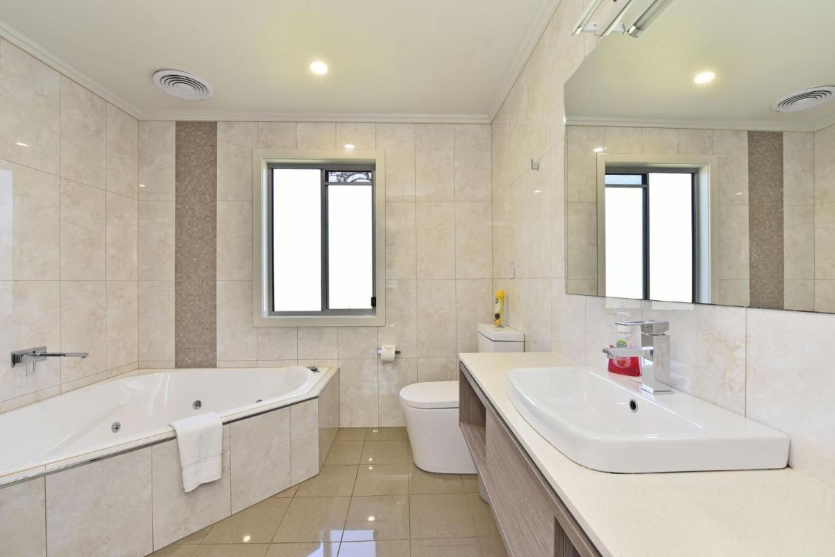Ironbark Hill Villa 4 Novato - Housity