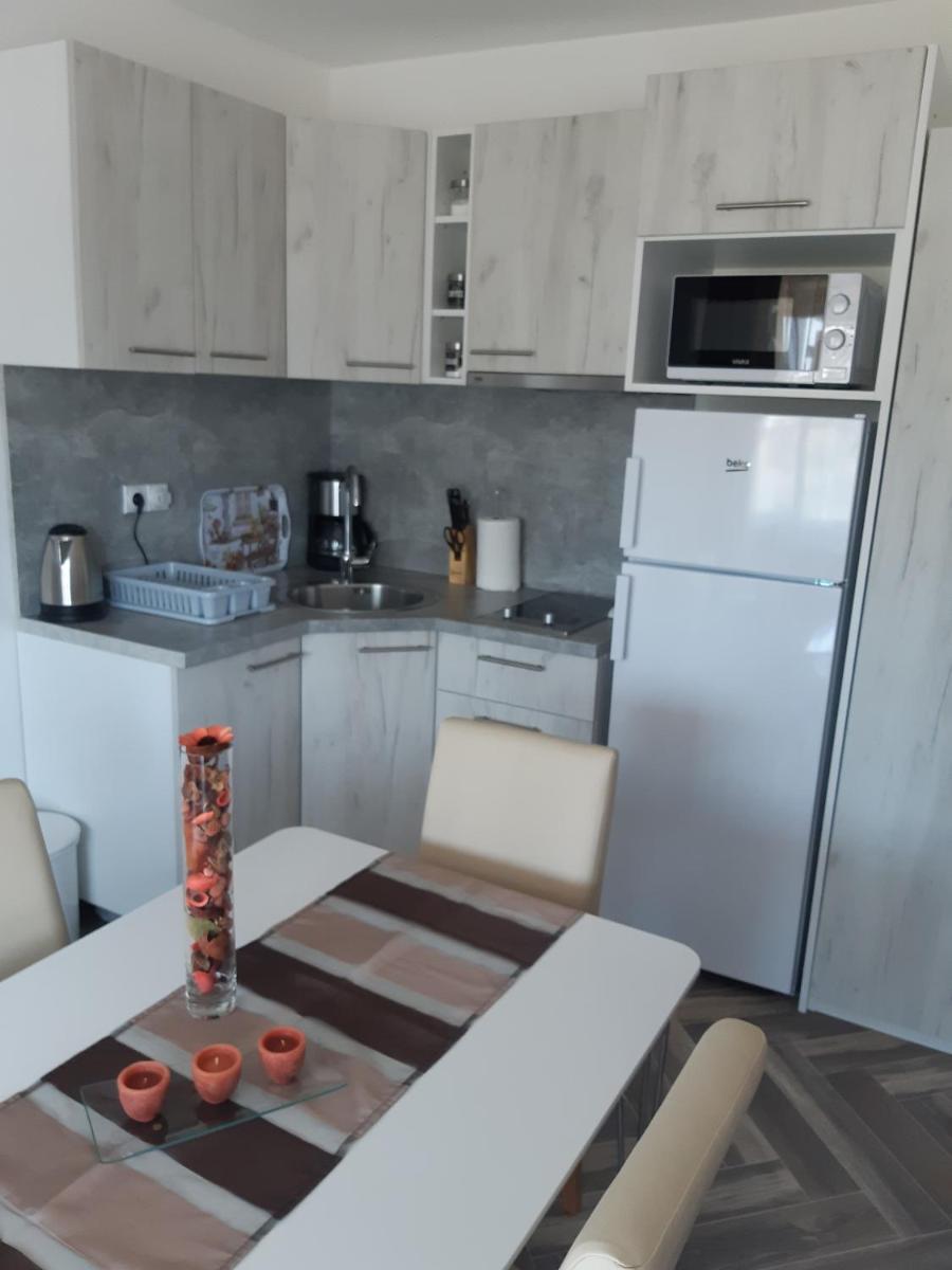 Apartments by the sea Pirovac, Sibenik - 16095 - Housity