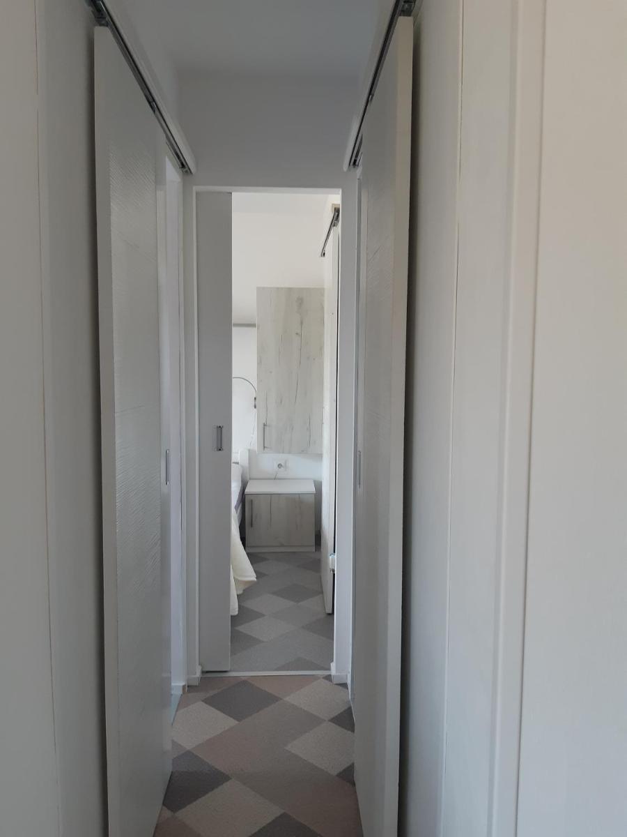 Apartments by the sea Pirovac, Sibenik - 16095 - Housity