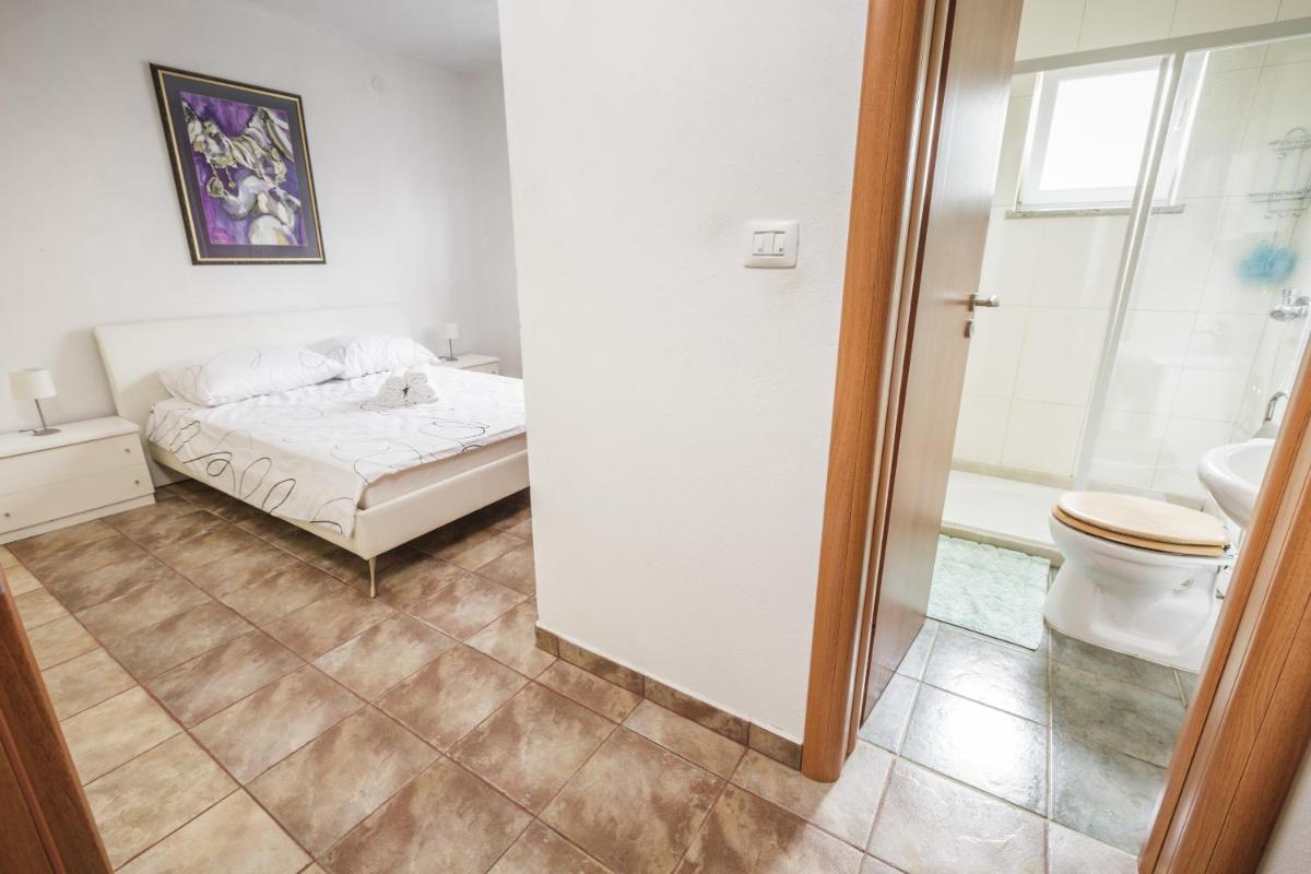Holiday house with a swimming pool Smrika, Kraljevica - 16050 - Housity