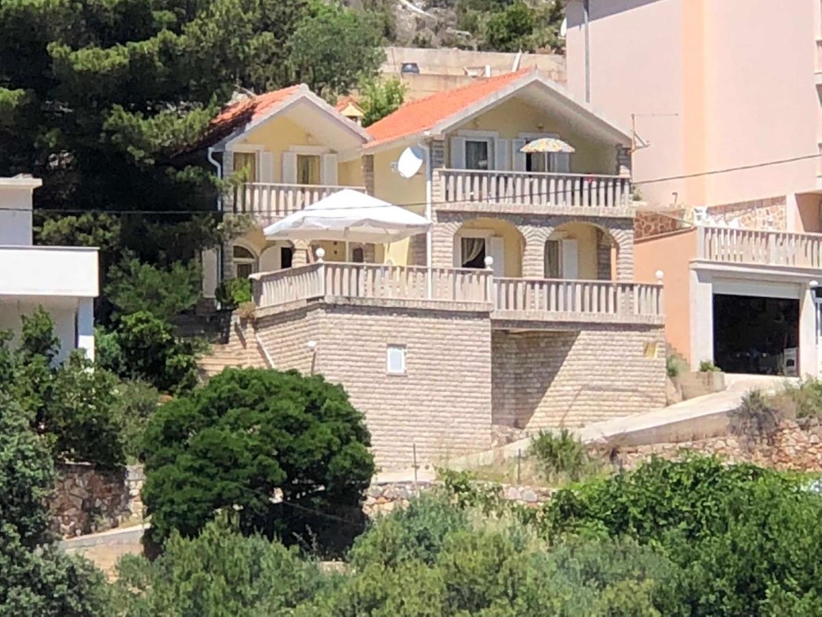 Apartments by the sea Cove Prapratna - Prapatna (Hvar) - 15804 - Housity
