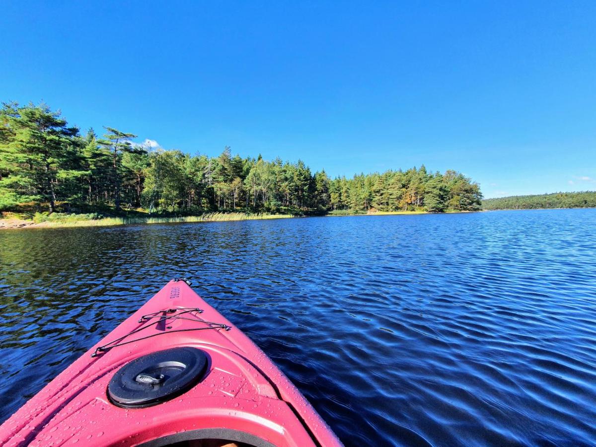 Comfortable Cottage at Scenic Lake - Housity