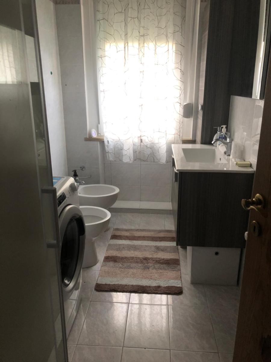 Casa di Max - private room in apartment with shared bathroom FREE PARKING - Housity