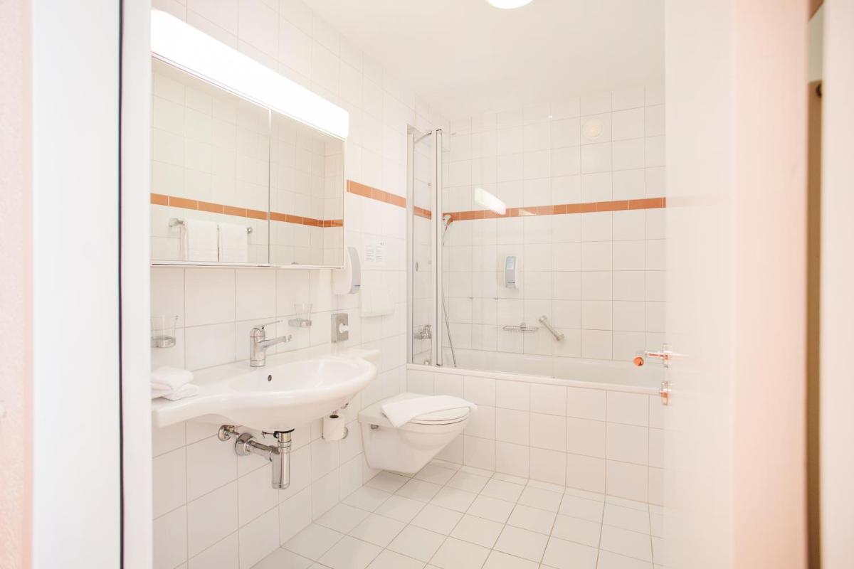 GUESTHOUSE ZURZACH - Self Check-in - Housity