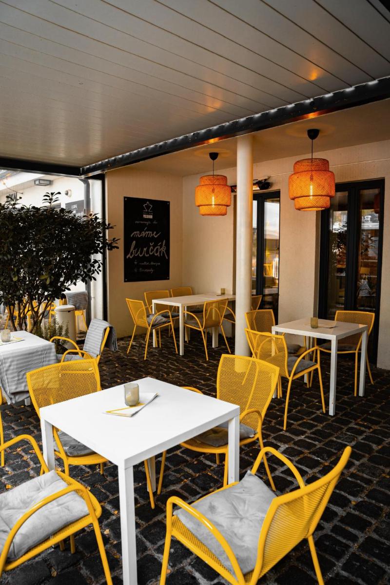 Suitetrails - Street Food Possonium Apartments