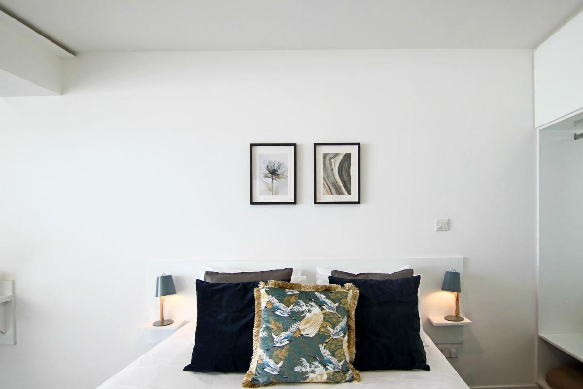 Phaedrus Living: Luxury Suite Nicosia 502 - Housity