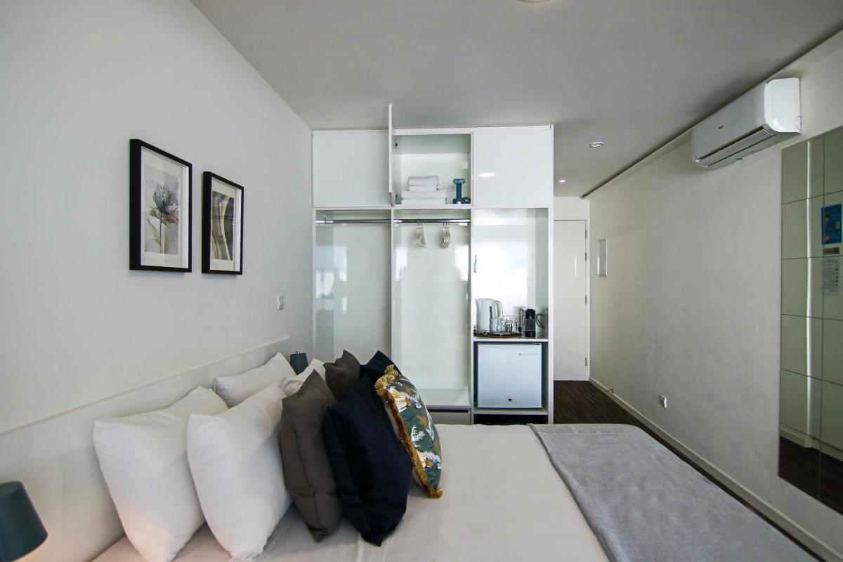 Phaedrus Living: Luxury Suite Nicosia 502 - Housity