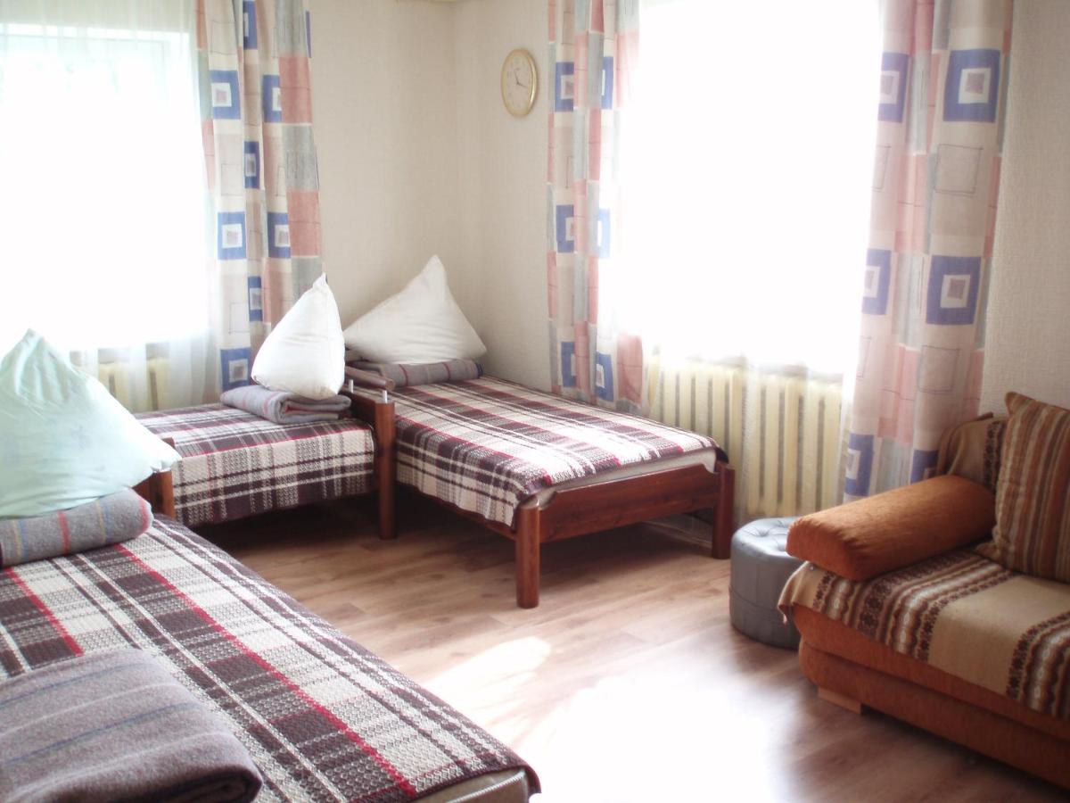 Laucinieki - Housity