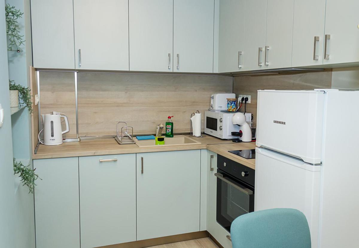 ~ The Blue Apartment ~ 1BD with a Cozy Balcony - Housity