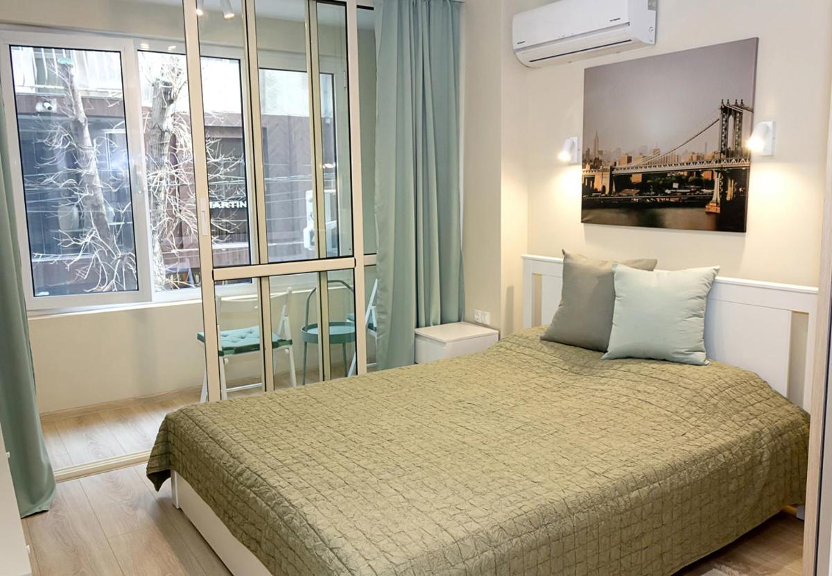 ~ The Blue Apartment ~ 1BD with a Cozy Balcony - Housity
