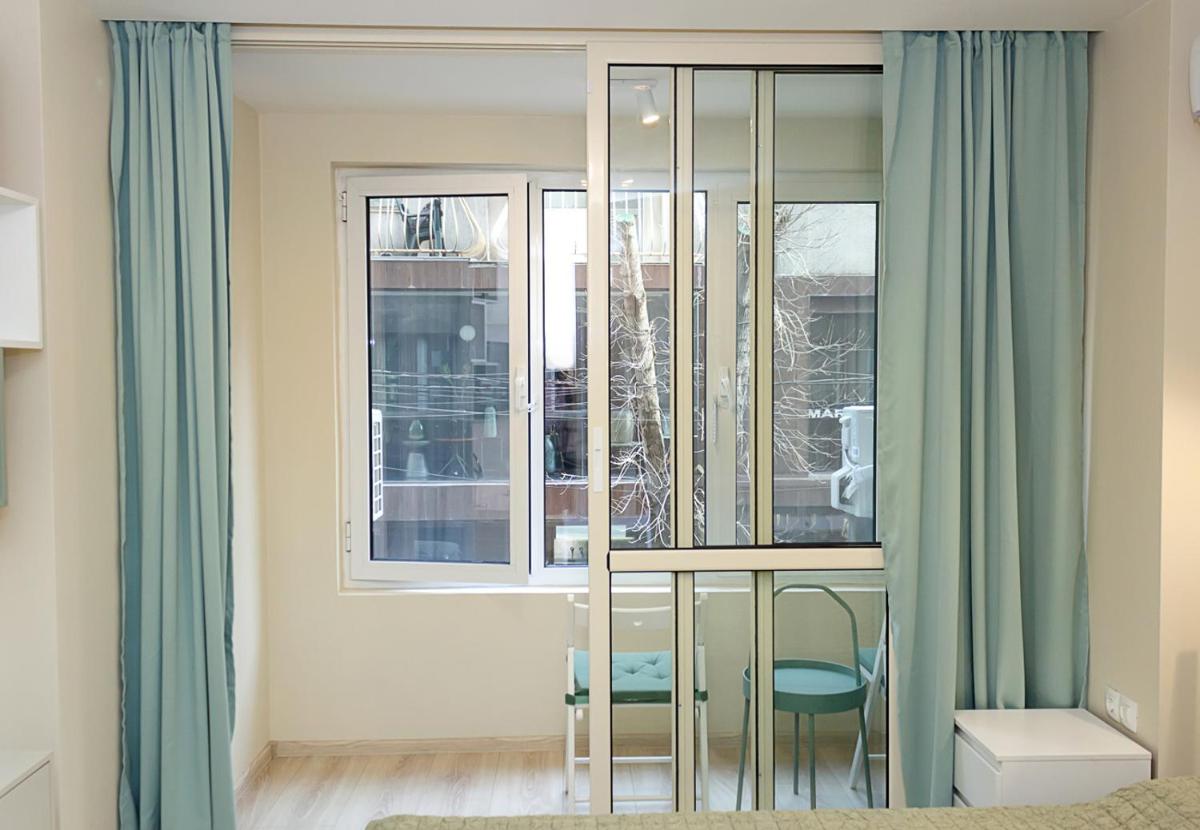 ~ The Blue Apartment ~ 1BD with a Cozy Balcony - Housity