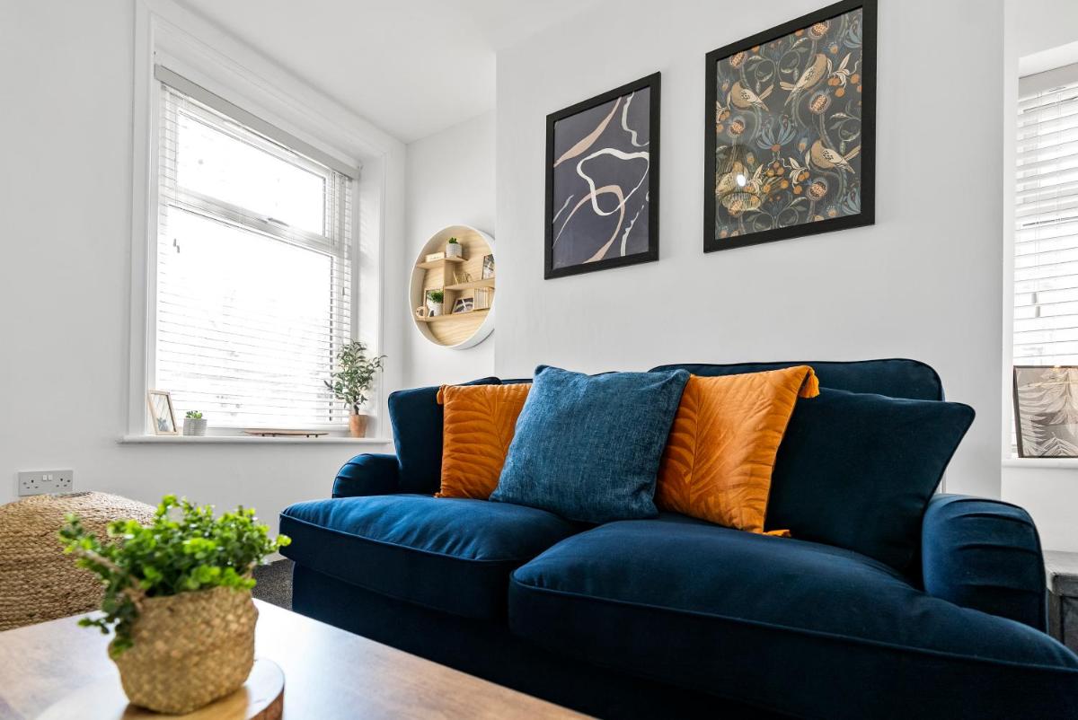 The Nest by Blackpool Promenade - Hizvo