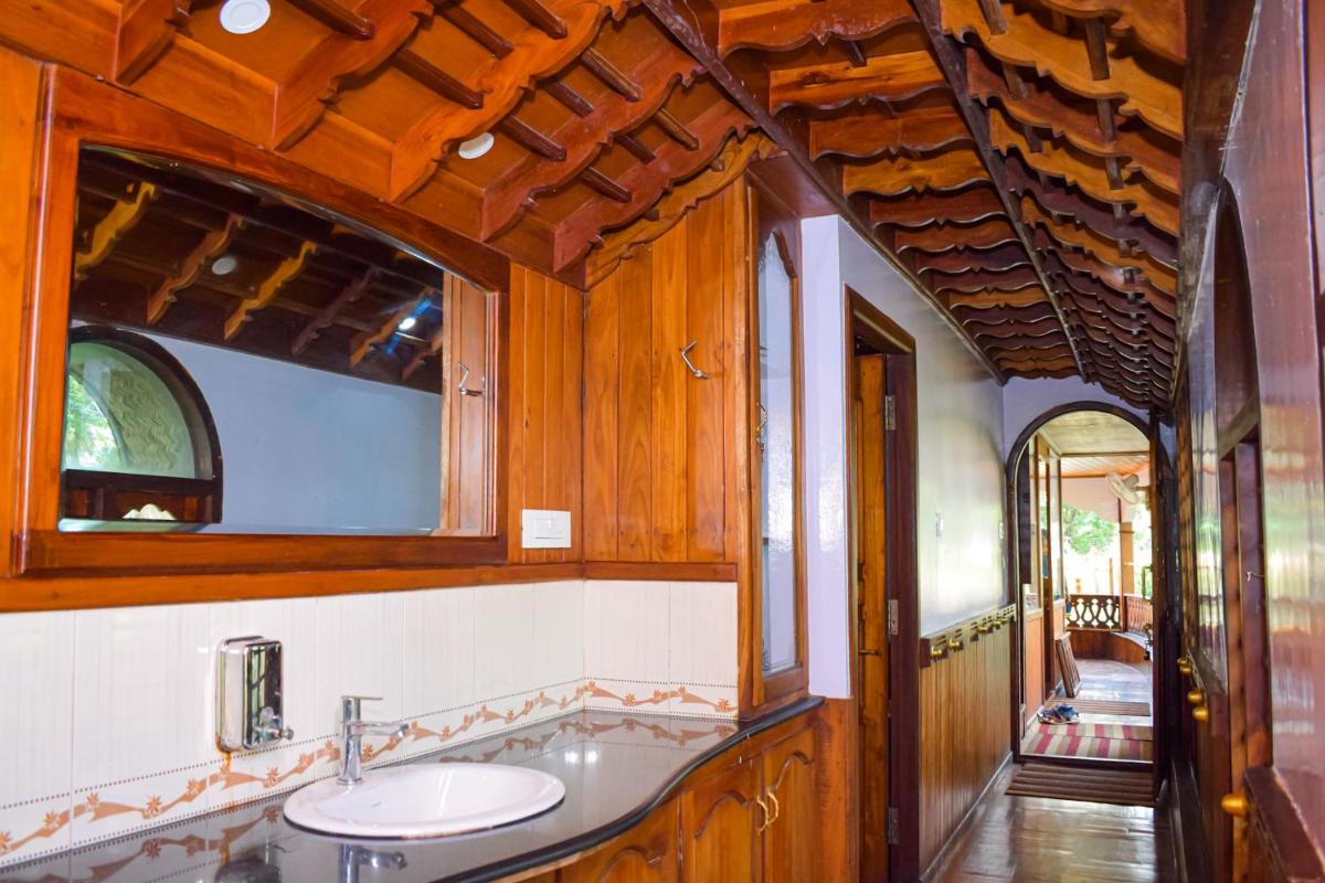 Rajahamsam Houseboat - Housity
