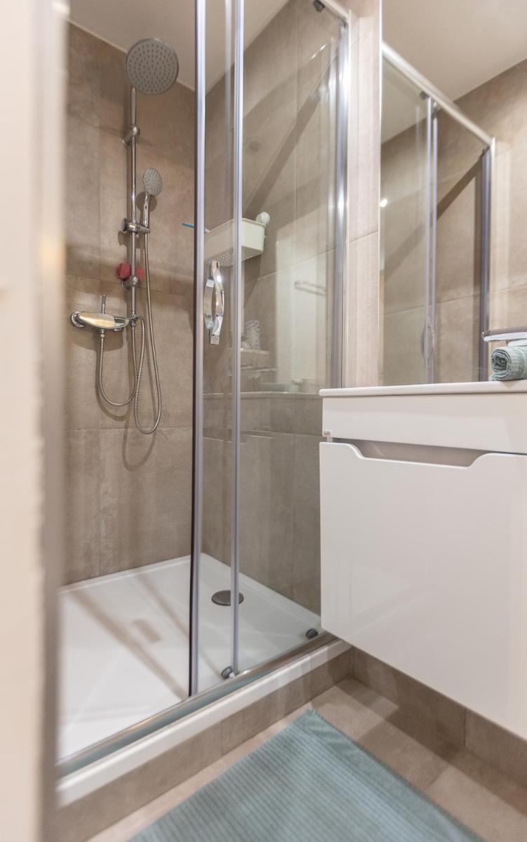 La Chambre Suspendue by Maison Brasseurs d'Etoiles - Housity