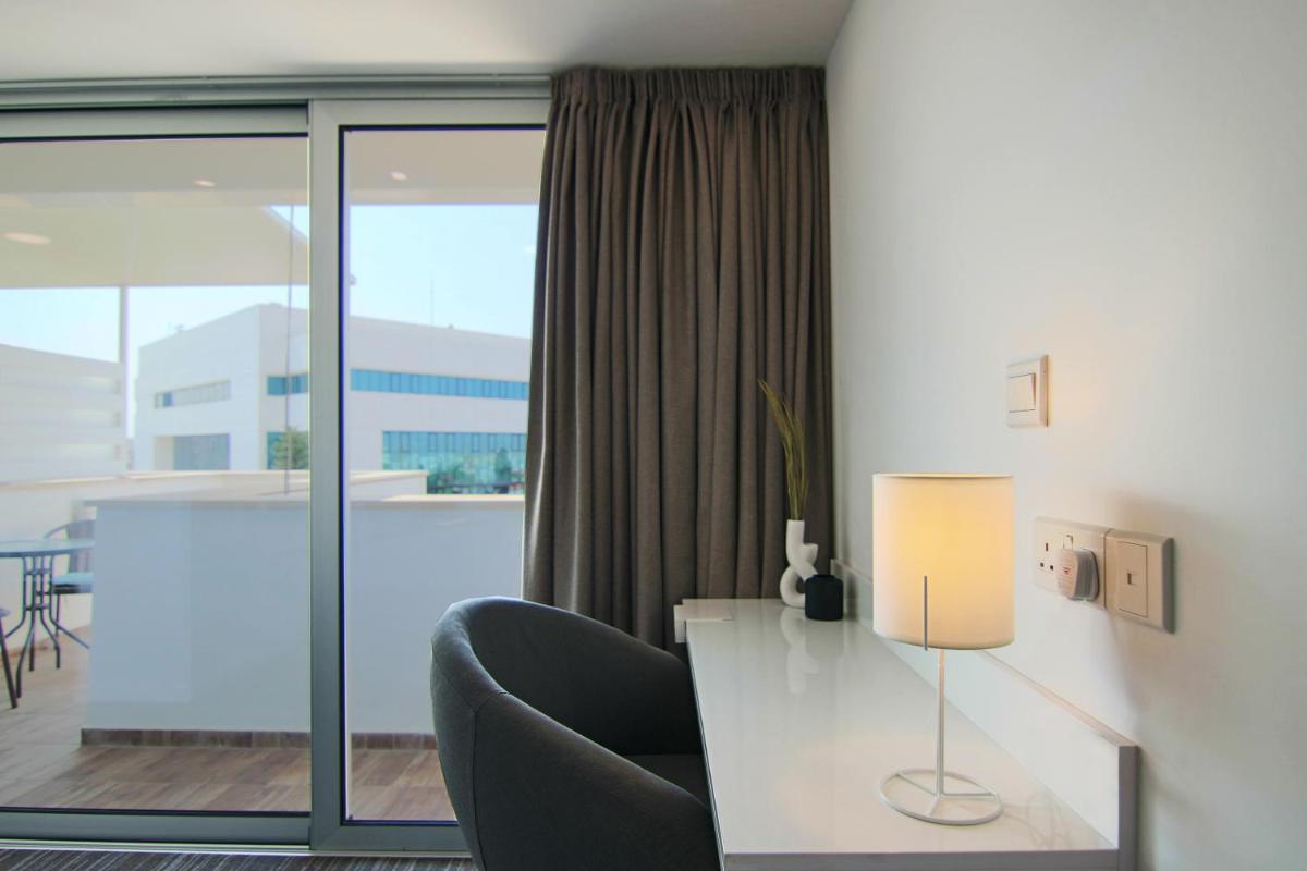 Phaedrus Living: Luxury Suite Nicosia 504 - Housity