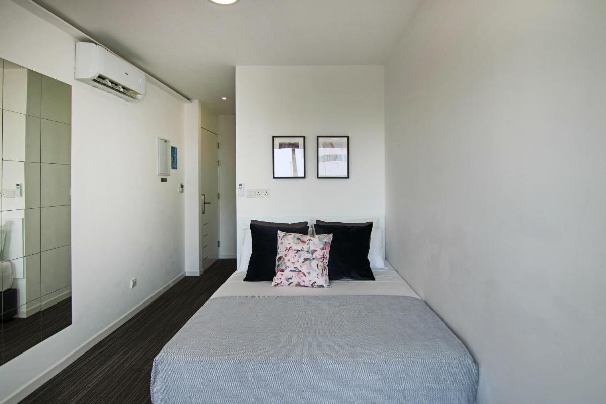 Phaedrus Living: Luxury Suite Nicosia 504 - Housity