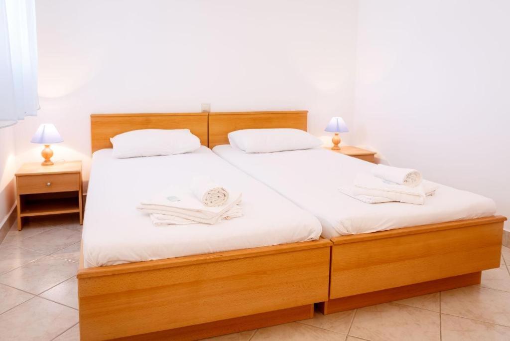 Lumbarda Apartment F2 - Housity