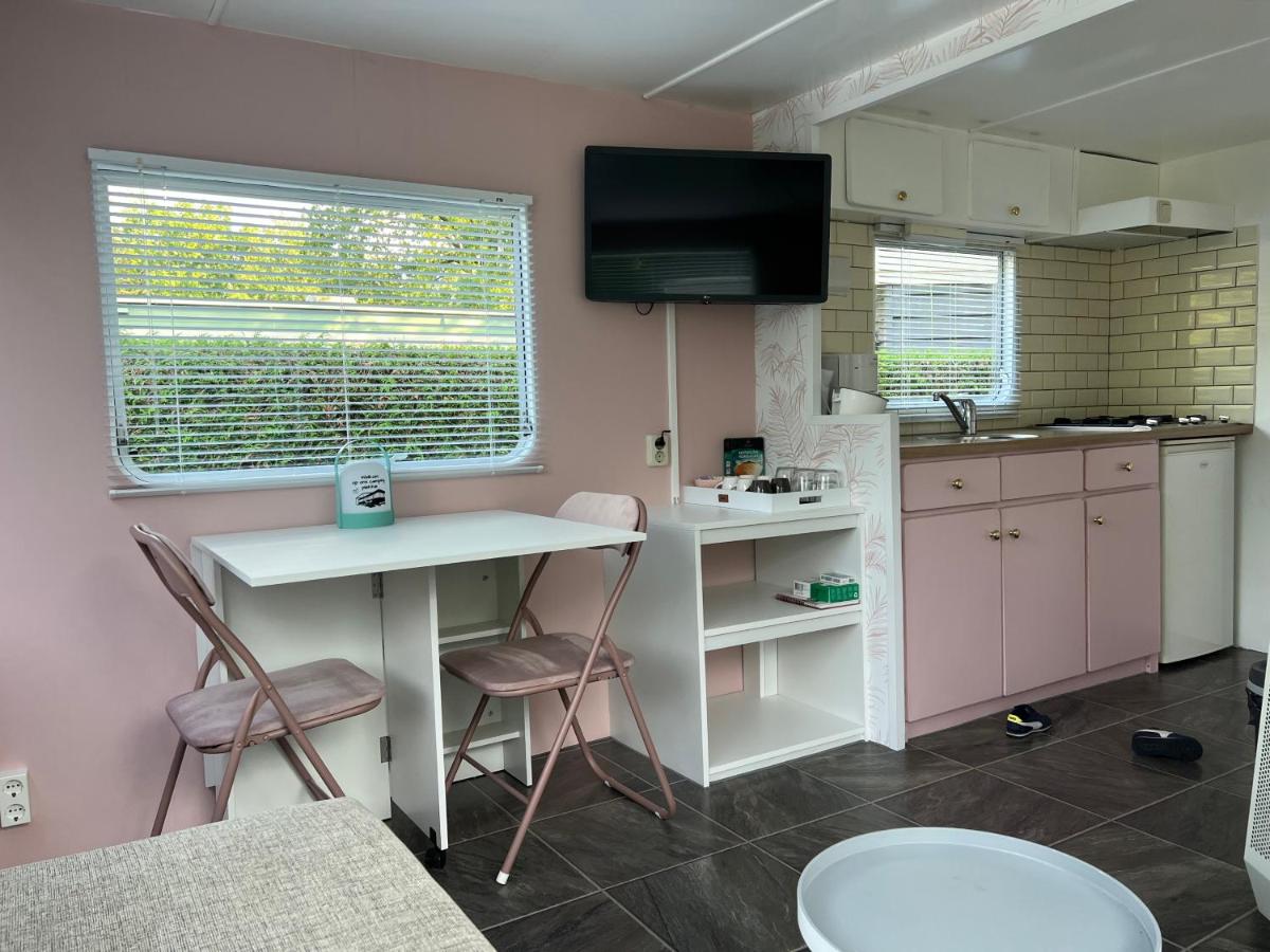 Stacaravan 85 Recreatiepark De Tien Heugten. - Housity