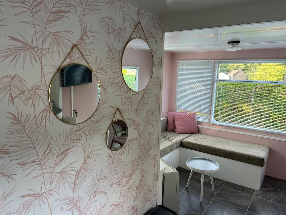 Stacaravan 85 Recreatiepark De Tien Heugten. - Housity