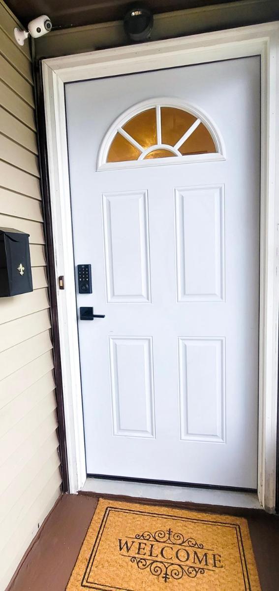 GREAT 2 bedroom Condo,FREE parking,easy commute. - Housity