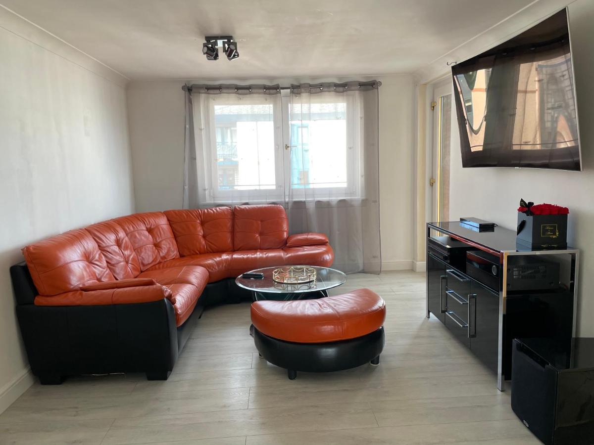 Flat On The Shore - Housity