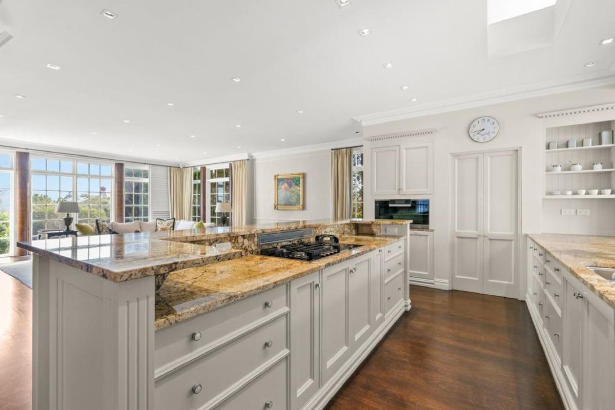 Blending classical grandeur and modern luxury - Housity