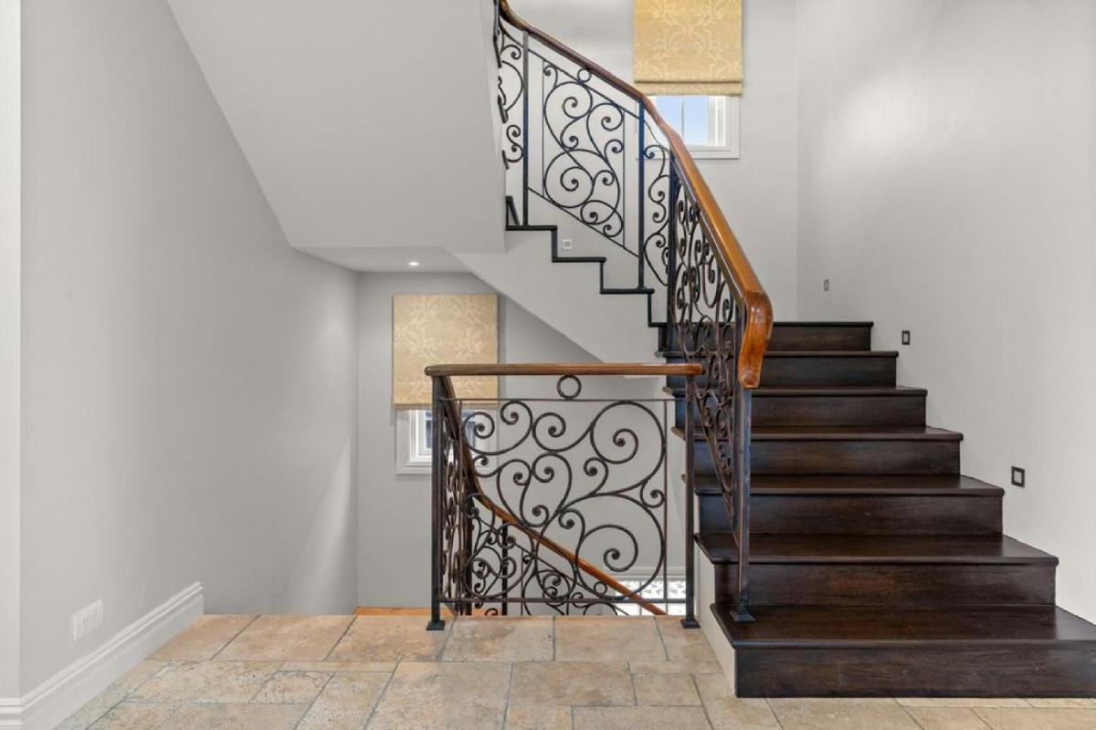 Blending classical grandeur and modern luxury - Housity