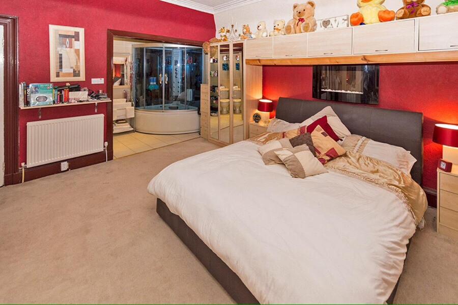 Executive Home for Business or Family use - Housity