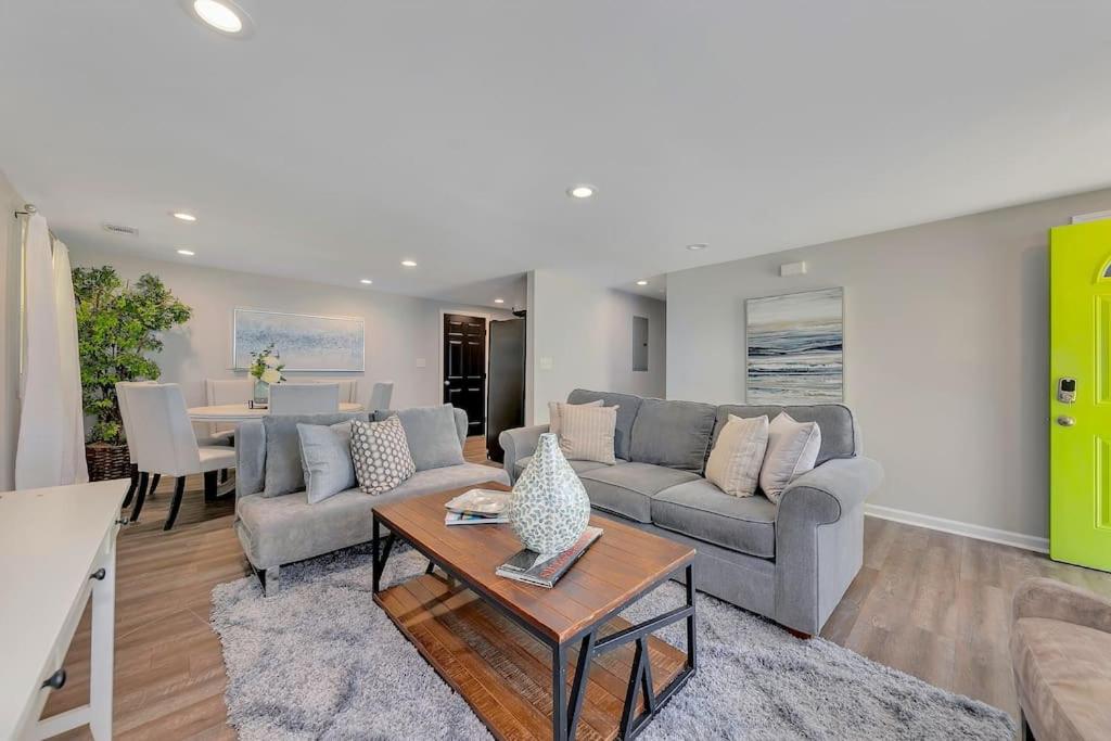 Good Karma Rentals - Newly refreshed! Norcross Home - Peaceful & Convenient 4m To I-85 - Housity