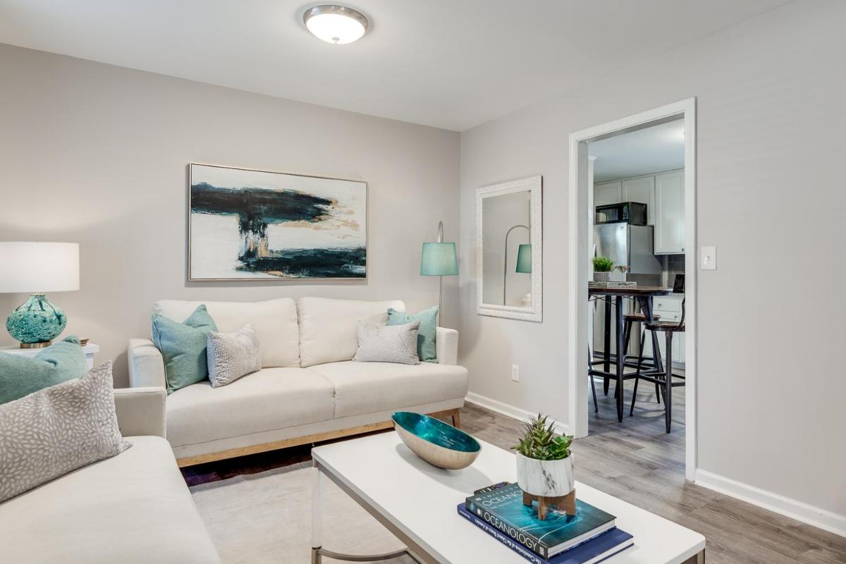 GoodKarma Rentals Stunning Home in Austell Newly Updated Best location Very close to Six Flags - Housity