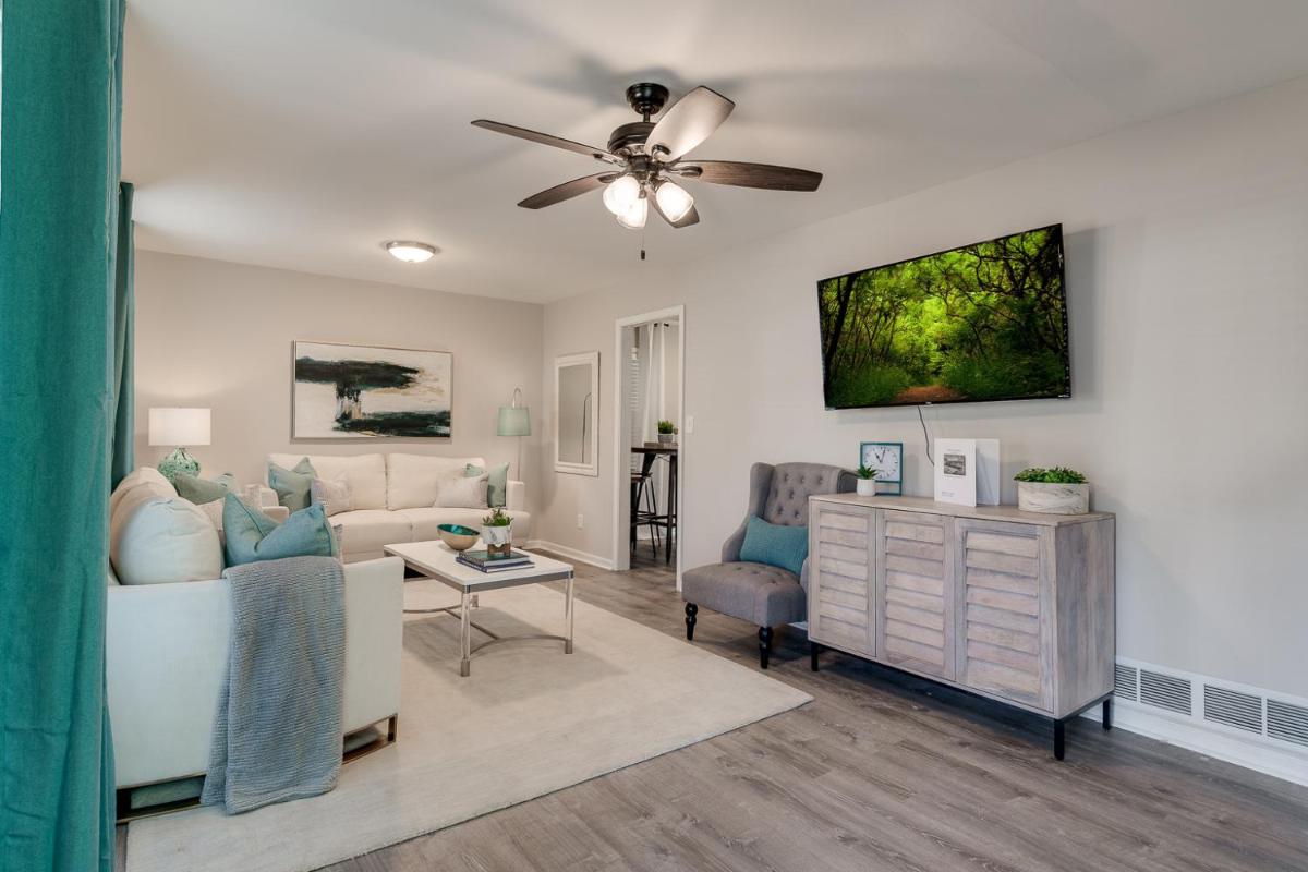 GoodKarma Rentals Stunning Home in Austell Newly Updated Best location Very close to Six Flags - Housity