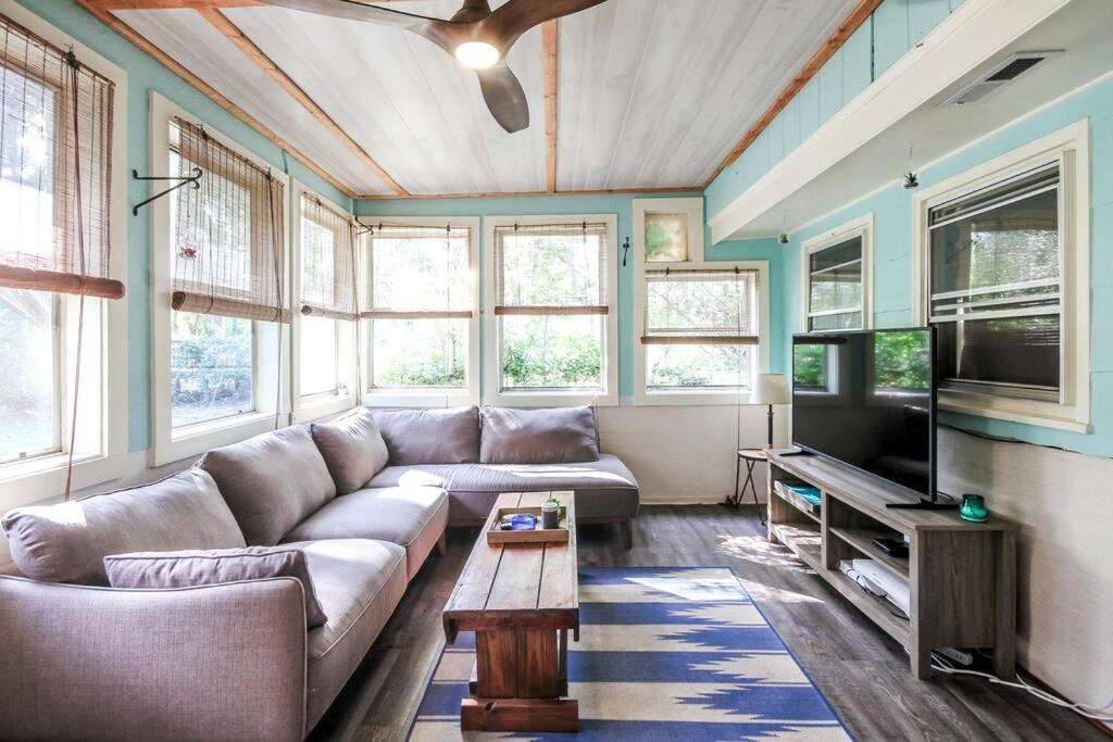 Hip Island House - Housity