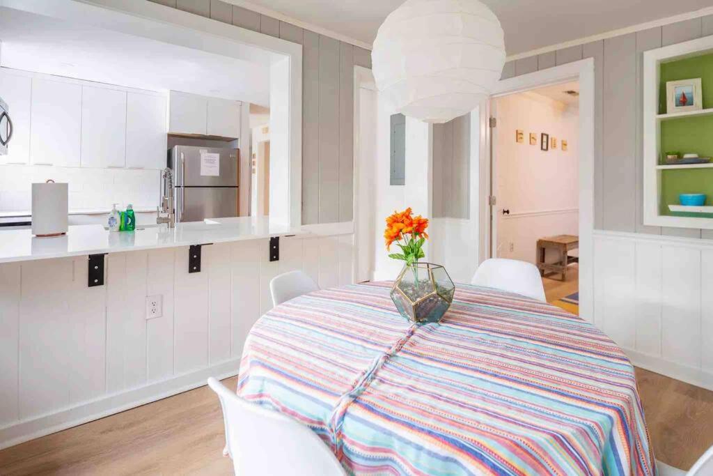 Hip Island House - Housity