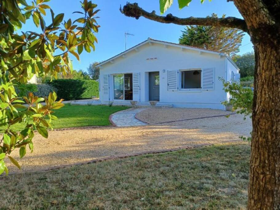 A 30 min de l'île aux Mimosa Maison Vendéenne avec Jardin - Housity