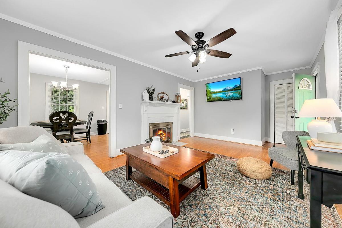 GoodKarma Rentals Amys Place Walk to Marietta Square and 1mile to Interstate! - Housity