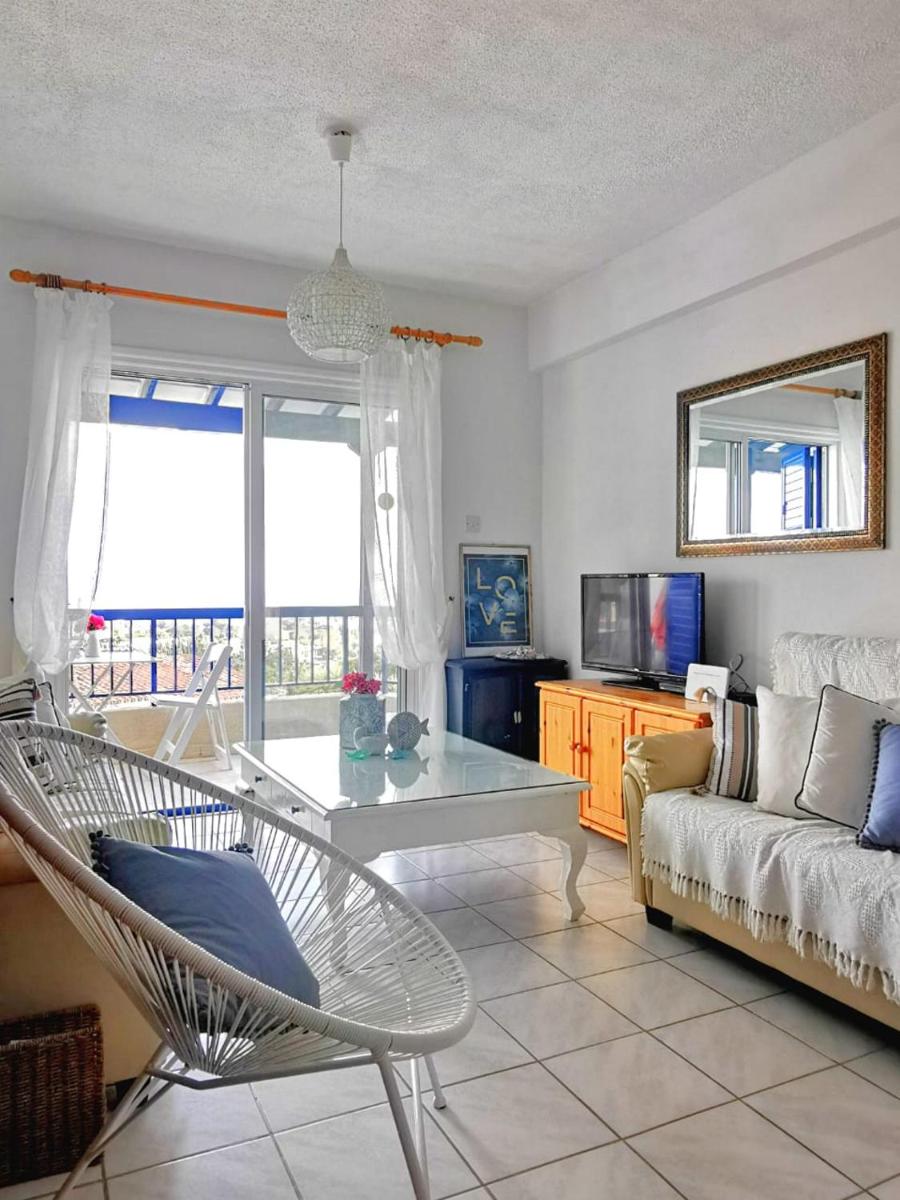 Monicas Amazing Sea view and Pool-view Apt - Housity