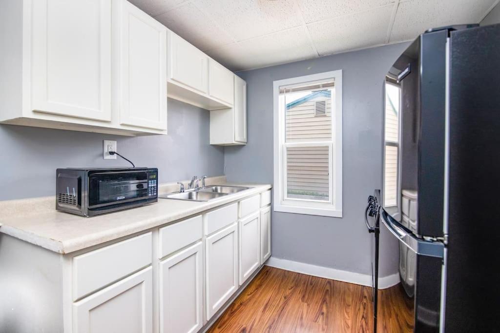 Cozy 1BR Home W Free Parking in Valley Junction - Housity