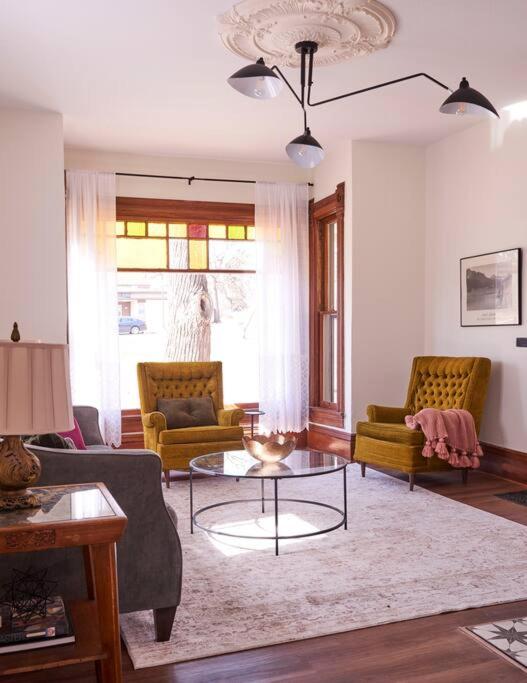 Charming Spacious Victorian Home Close to Downtown - Housity
