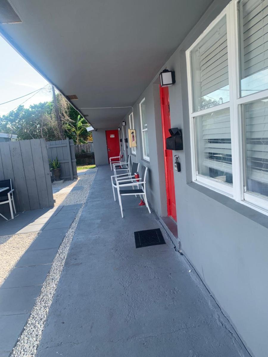 Lovely 2-bedroom 1-bath rental in Oakland Park FL - Housity