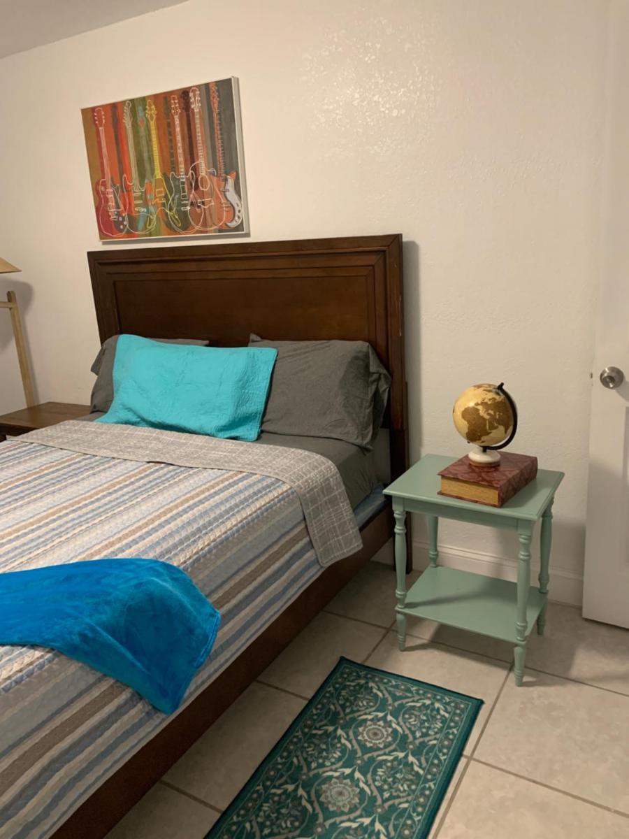 Lovely 2-bedroom 1-bath rental in Oakland Park FL - Housity
