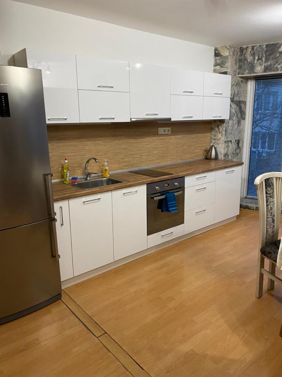 Spacious apartment on Main Street (City Center) - Hizvo